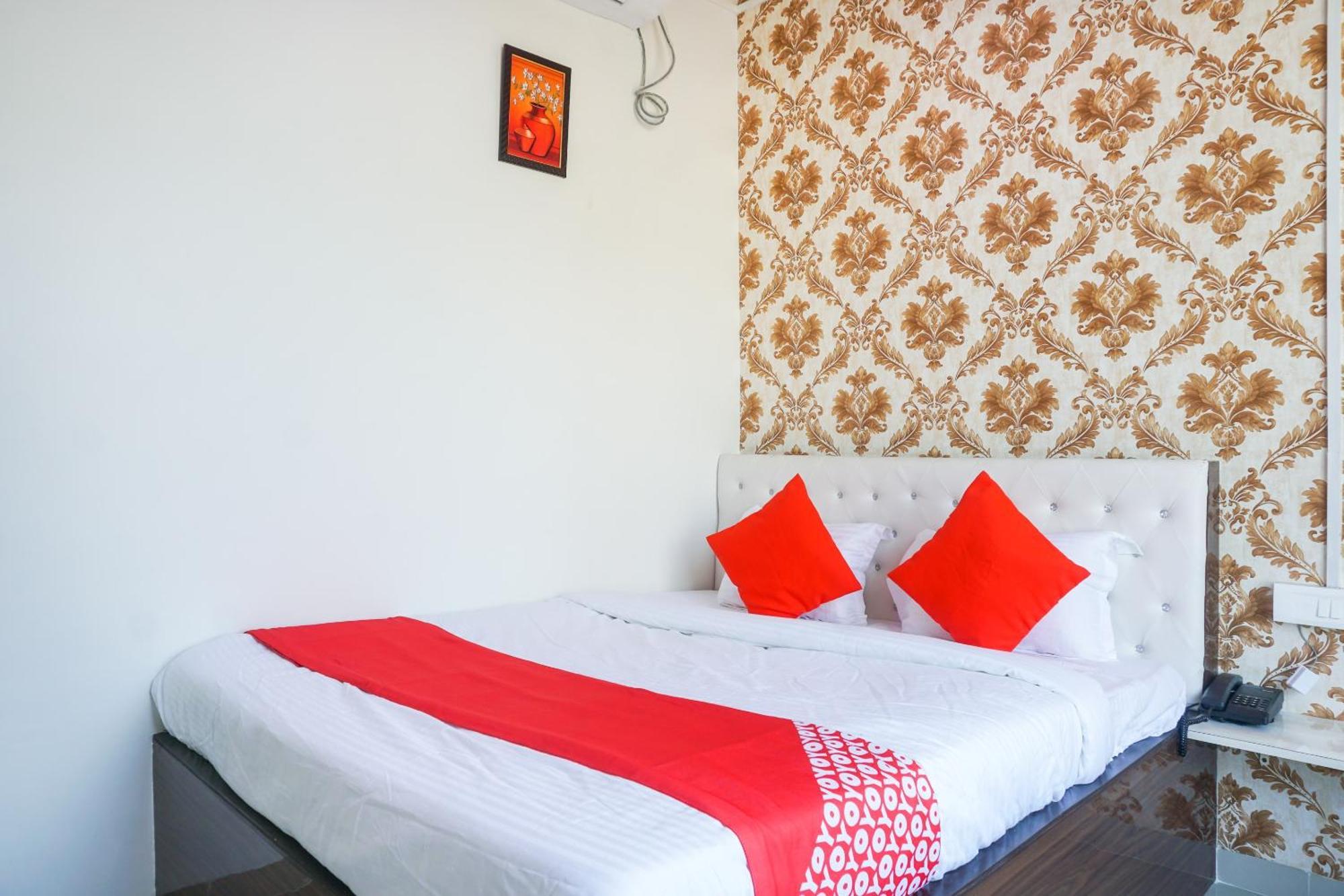 Hotel O Nitya Executive Phursungi Exteriör bild