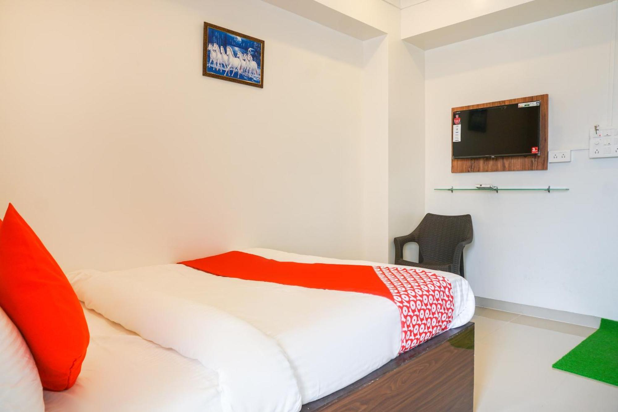Hotel O Nitya Executive Phursungi Exteriör bild