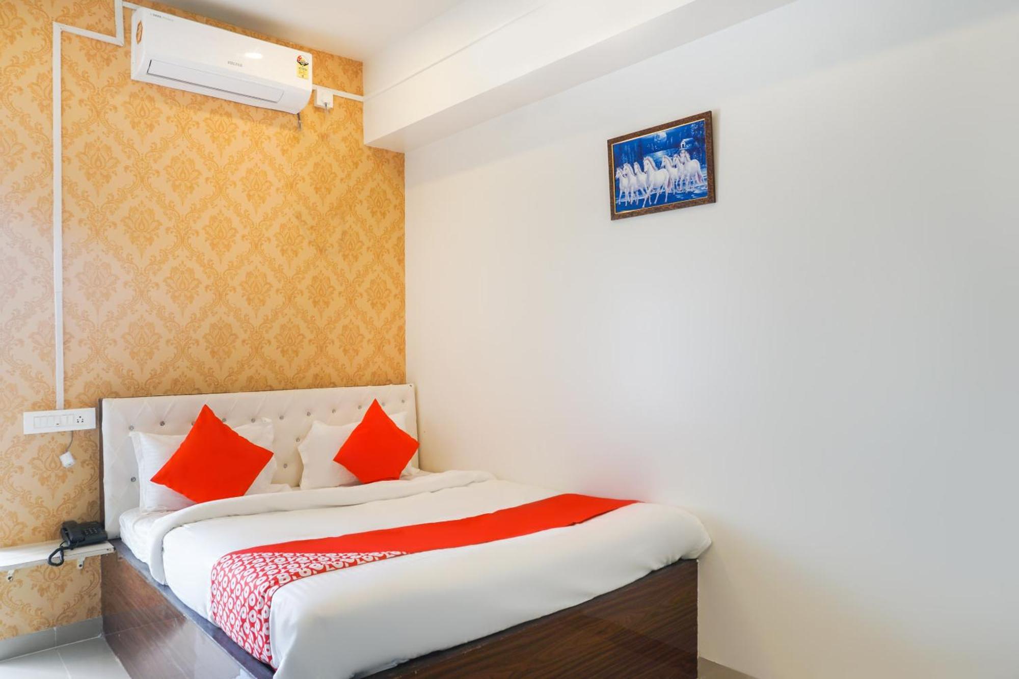 Hotel O Nitya Executive Phursungi Exteriör bild