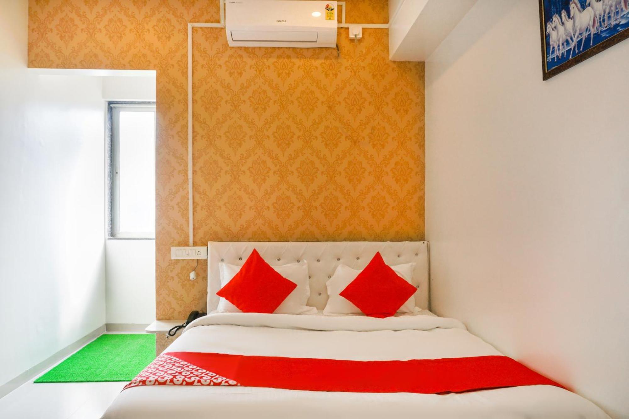 Hotel O Nitya Executive Phursungi Exteriör bild