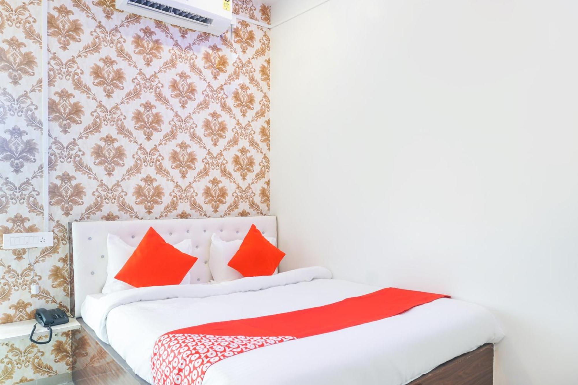 Hotel O Nitya Executive Phursungi Exteriör bild